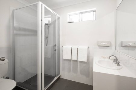 6. 3-Bedroom Spa Villa - Bathroom